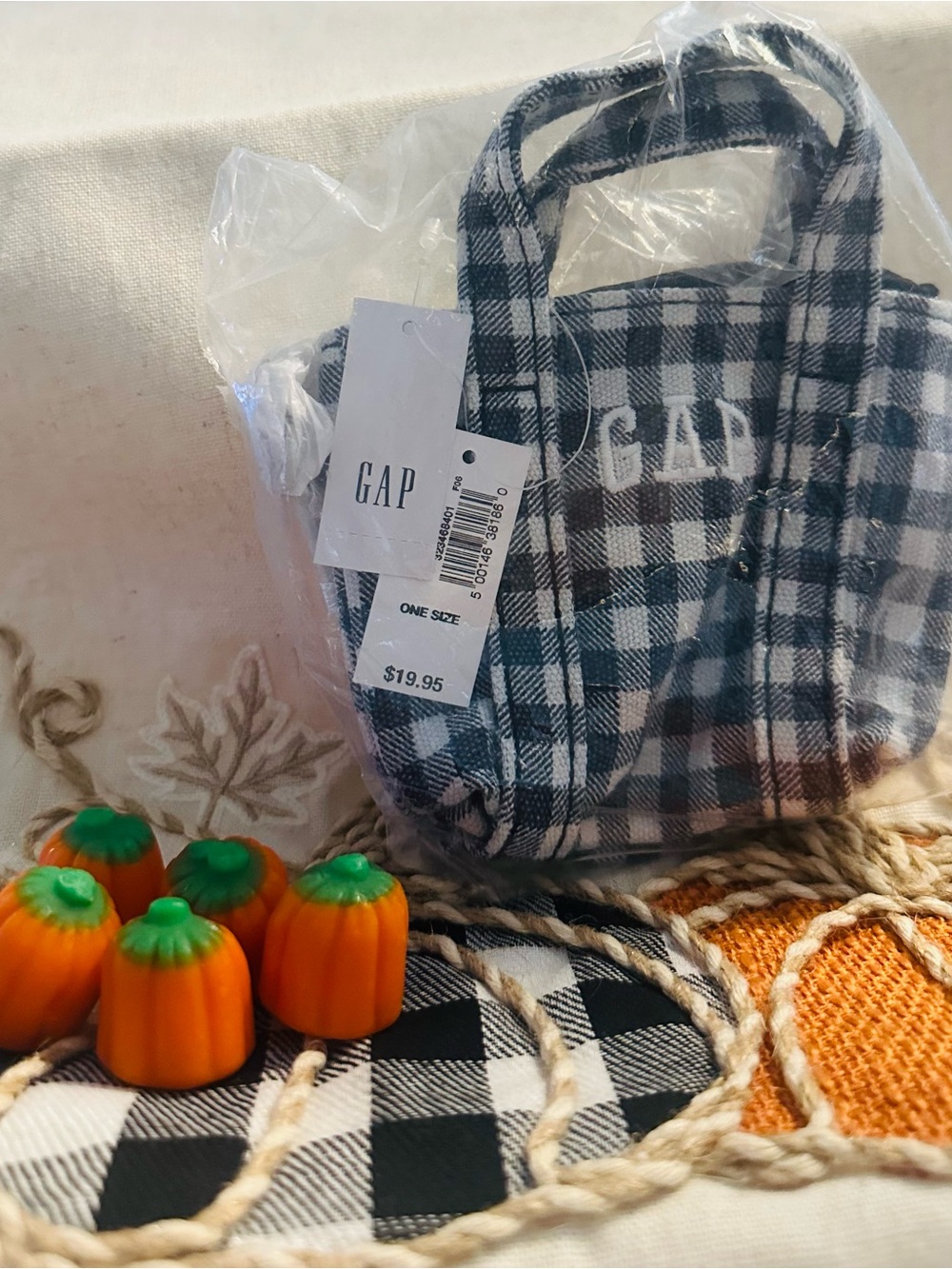 🍁GAP Black & White Plaid Mini Tote bag charm